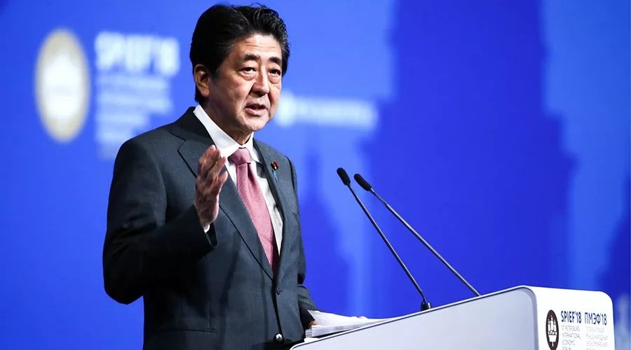 记住这个安倍晋三，他多次向中国伤口撒盐！