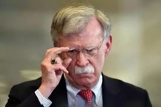 白宫又折一只鹰，到底和中国有什么关系？