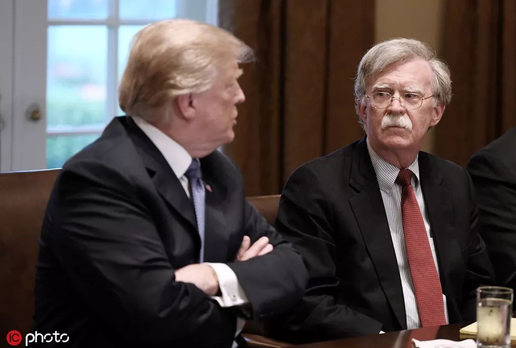 是谁干掉了博尔顿？