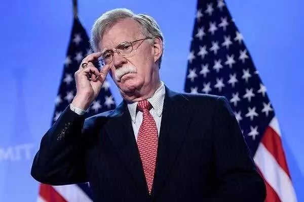 美媒在问：博尔顿被“闪开”，谁是下一个？