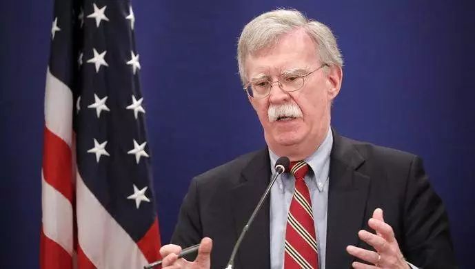 白宫战鹰突然跌落神坛，博尔顿到底是个什么人？