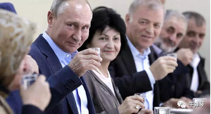 终于，普京干了这杯酒！