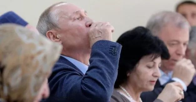 一啜一饮定江山，普京的伏特加、冰淇淋与保温杯！