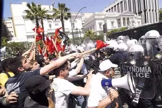 “毒瘾”复发！这个地方，彻底没救了！