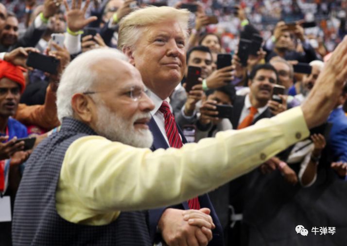 这一次，特朗普和莫迪手拉着手干了件历史性大事！