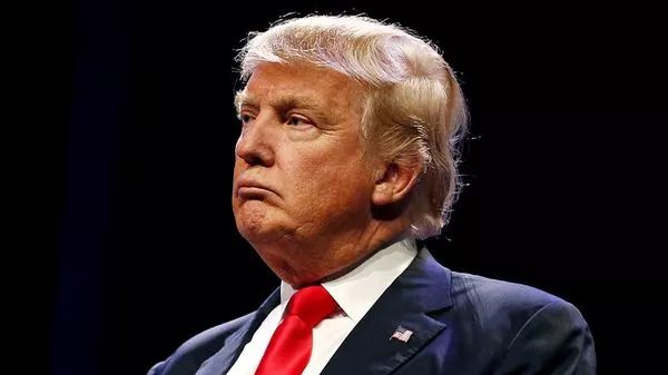 特朗普放弃底线！