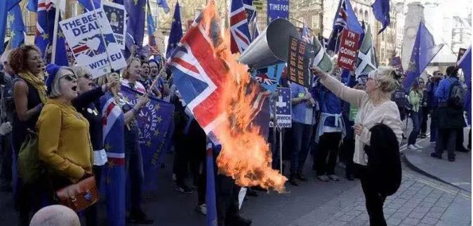 英国还有功夫管中国香港的事？英国苏格兰爆发大规模独立运动！