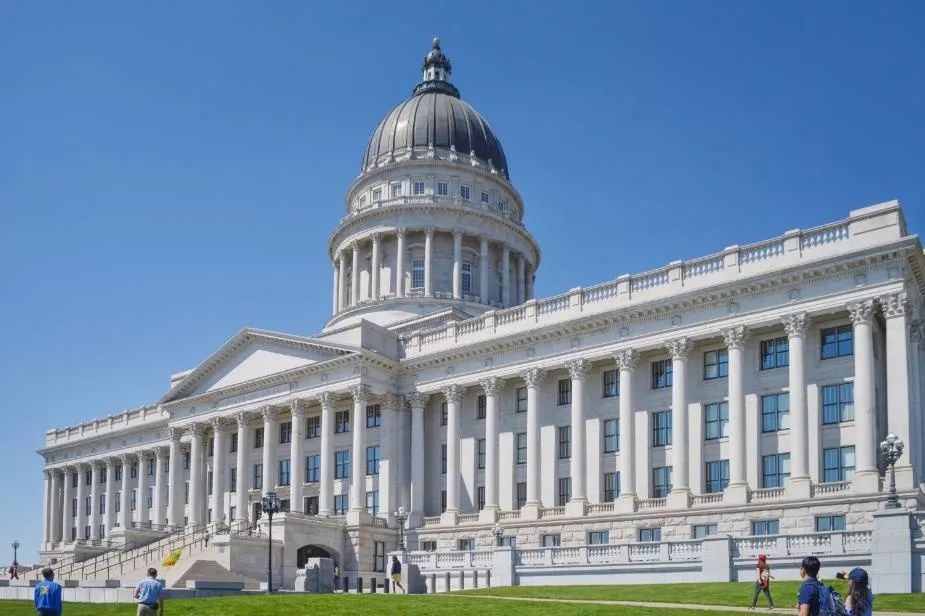 弹劾川普：民主党全力一击能否成功？