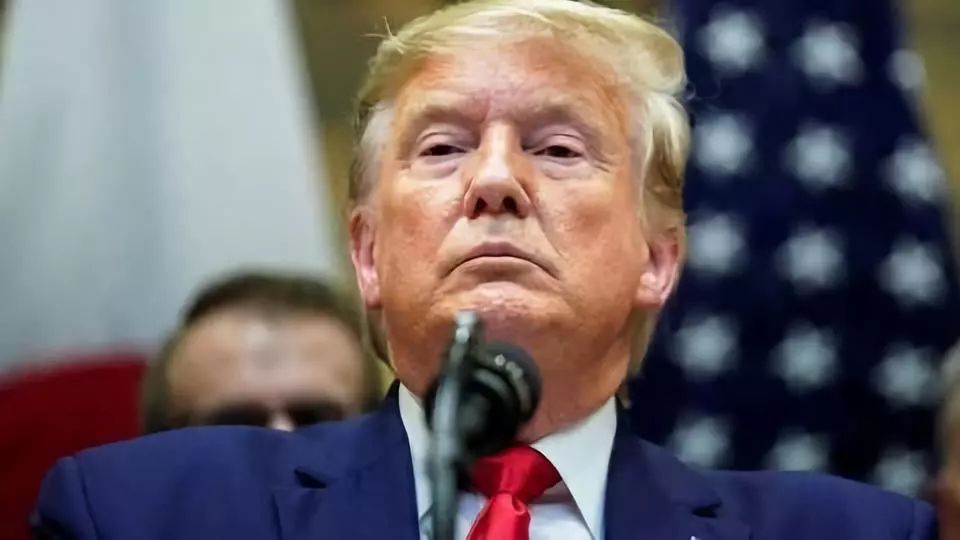 特朗普遭遇疯狂围攻，白宫正式反击！