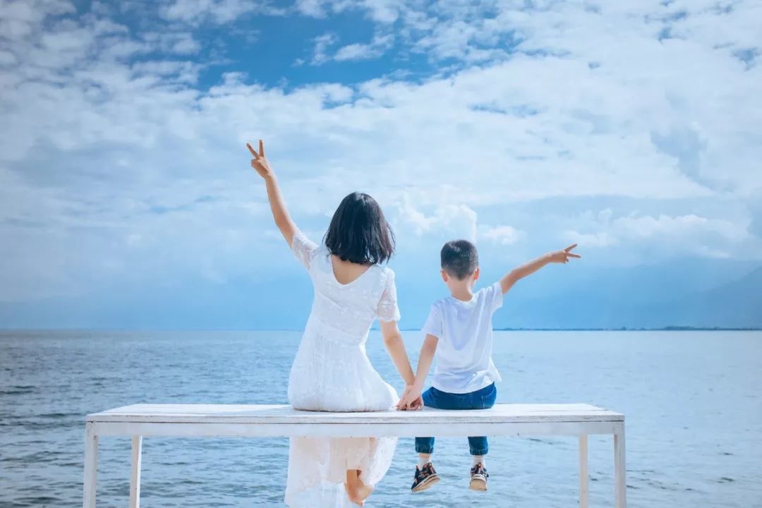 离孩子最近的三个人，决定了孩子的人生！