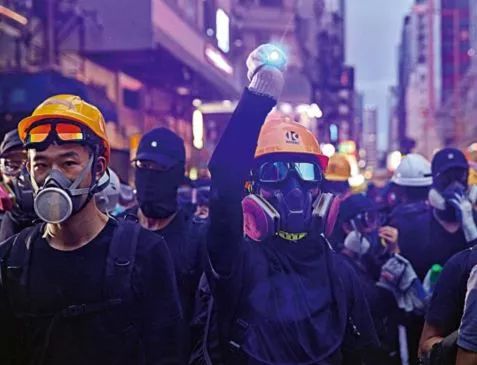 对香港警察必须无条件支持！
