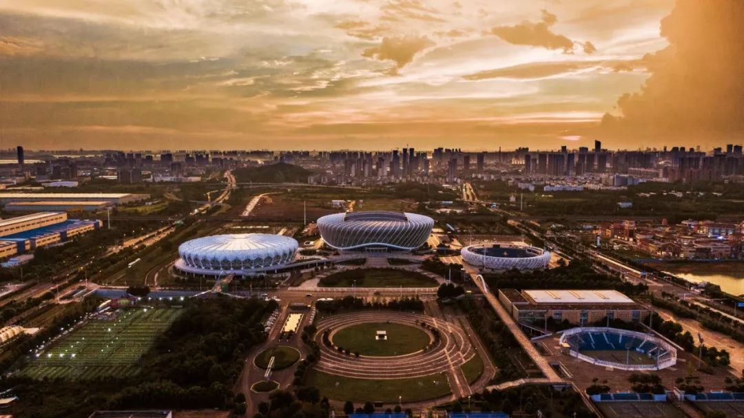 被美国轰炸过的该国，今为何弃美求中？这座城市给出答案！