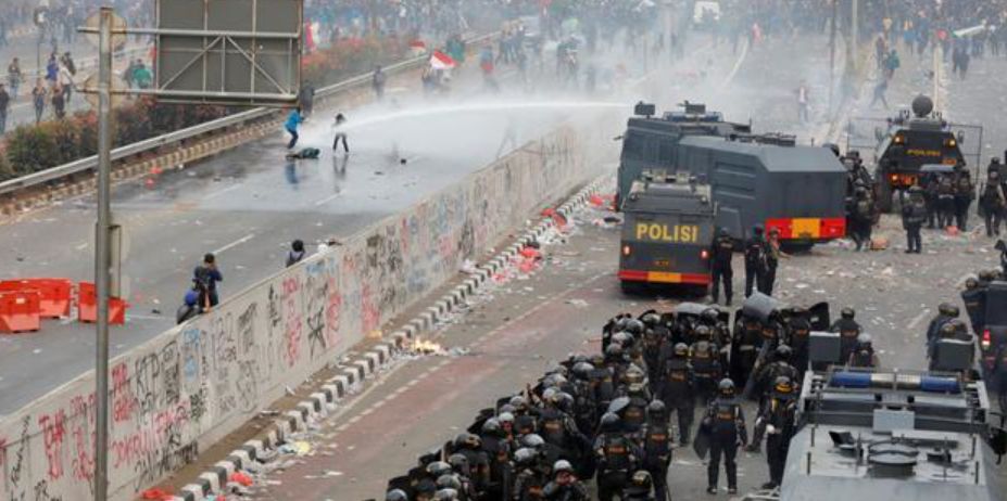 乱成了一锅粥！