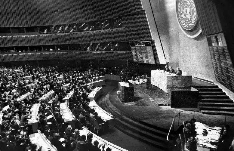 48年前的今天，中国和美国在纽约进行了一场遭遇战！毛泽东也没预料到结果......
