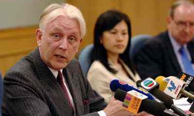 体制的失败：“自由”面前英国态度陡转，昔日兄弟扔土豆“送”美军回家...