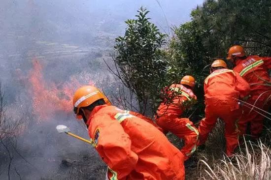 美国近20万人“大逃亡”,为什么一场山火又难倒了整个美国? 精选文章 第16张-久财券 美国近20万人“大逃亡”,为什么一场山火又难倒了整个美国? 精选文章 第16张