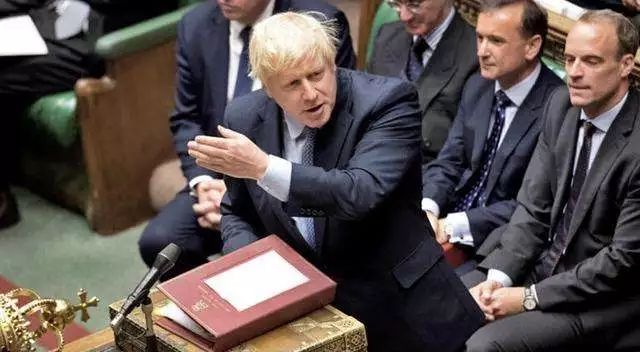 这场全世界都在围观的政治闹剧，正在撕裂这个国家！