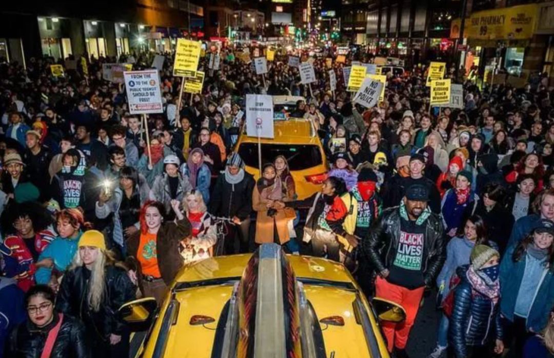 “美丽风景线”来了，他们却装疯卖傻了！