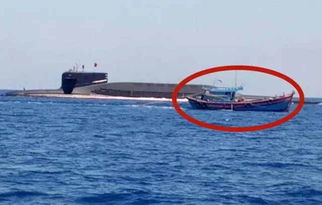 越南渔船硬闯南海，中方反制果断直接，再让你皮...