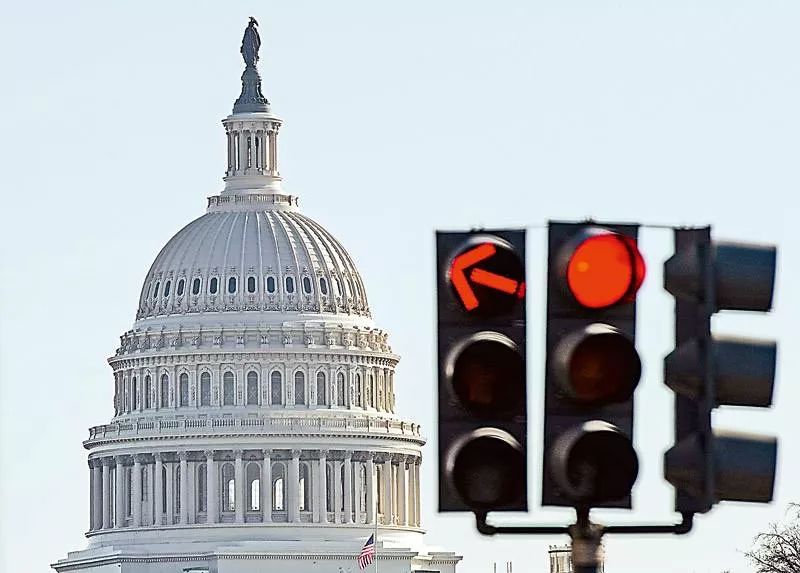 局势升级！美国发布重要公告，这些中国人危险了...
