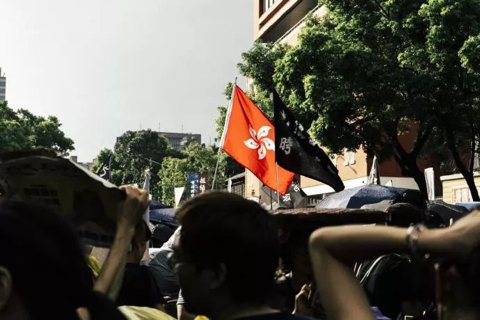 等待暴力“再出发”的香港！