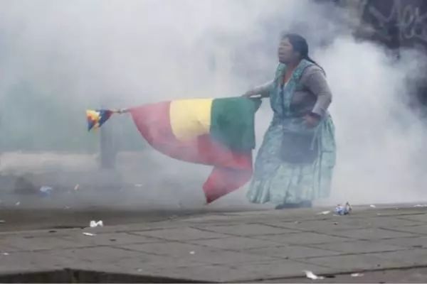 玻利维亚也乱了！政变180多次，6位总统被暗杀，尸首被挂路灯上...又是美国？