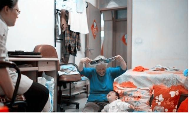 中国式姥姥上热搜感动无数人：有妈妈在，我才敢生娃！