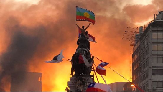 烧汽车、抢商店、赶走总统，拉美10多国大动荡：富人拿走蛋糕，穷人只能走上街头！