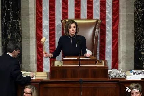 弹劾前戏做足，民主党却突然按兵不动！佩洛西唱的是哪一出？