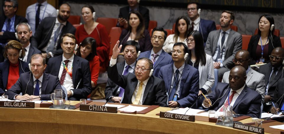 美国阴谋再出，中俄动用否决权，气得蓬佩奥现场骂人！