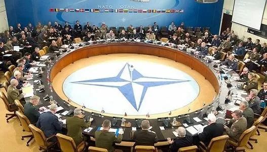 美国全球霸权崩溃，美元也离崩溃不远了！