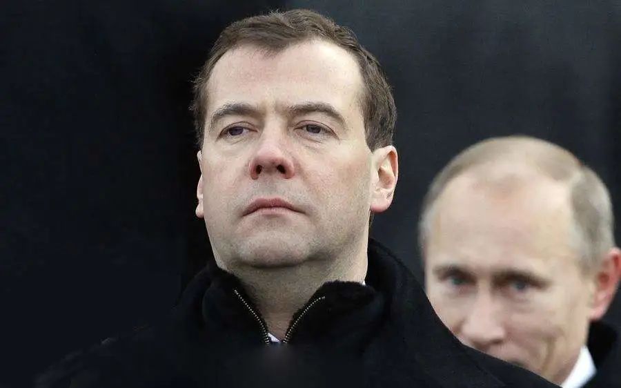 接班，斗争，背锅，牺牲……梅德韦杰夫的配角人生！