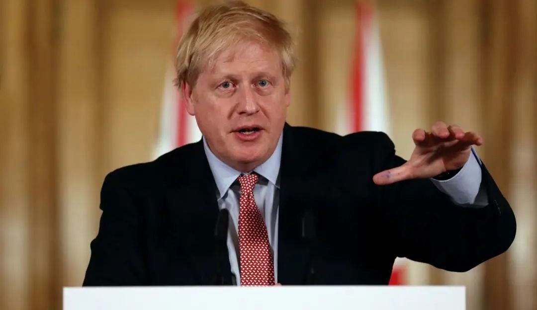 面对疫情，英国选择放弃抵抗！