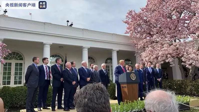 现在的美国让人想起1918年大流感！