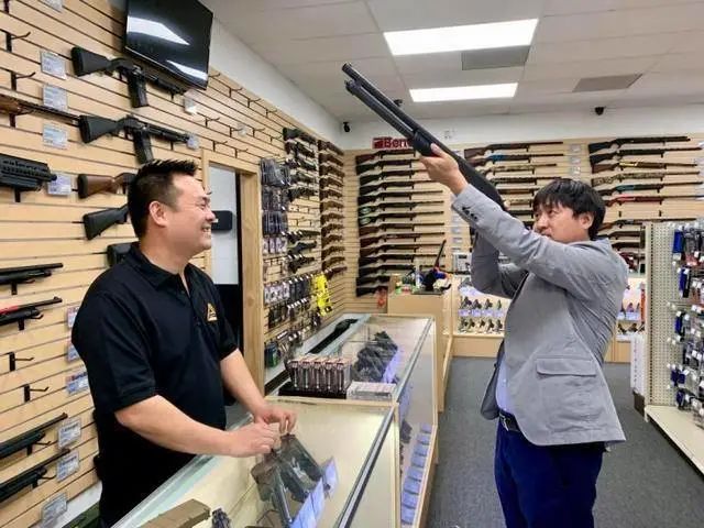 局势越来越危险，特朗普疯狂甩锅，在美华人开始行动了！