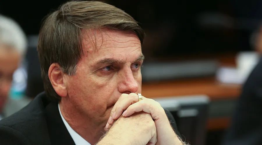 巴西的新冠疫情防控：州长威胁状告总统，黑帮擅自“封城”！