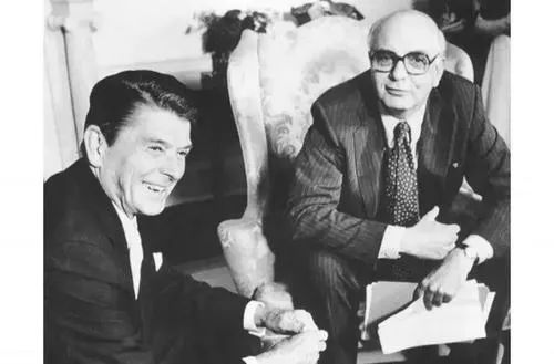 危机的脚步：美联储40年​！