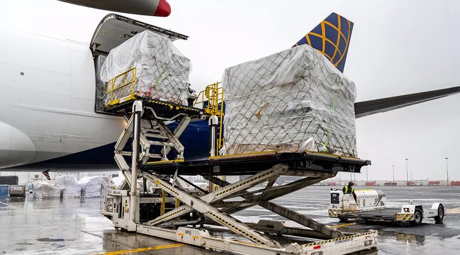 美国联邦政府抢夺地方防护物资，堪比劫匪！