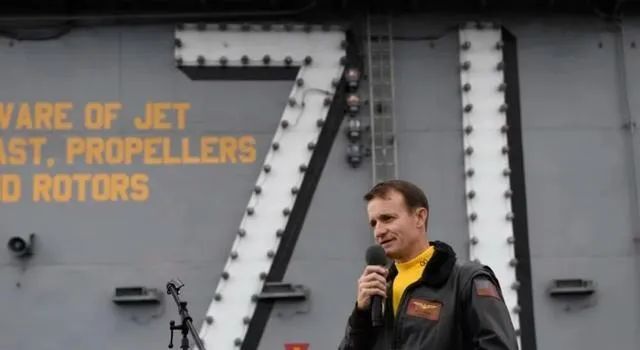 罗斯福航母舰长克罗齐动摇军心，可能面临美军杀一儆百！