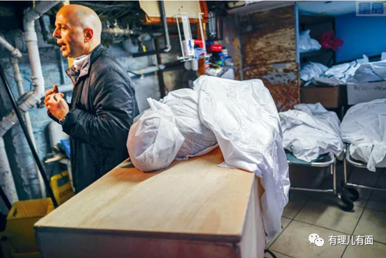 双手沾满鲜血的演员特朗普！