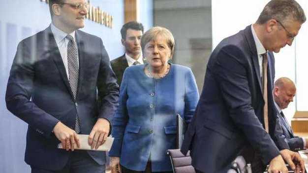 谁能想到，英美诸国竟然拿了“大清”的剧本！