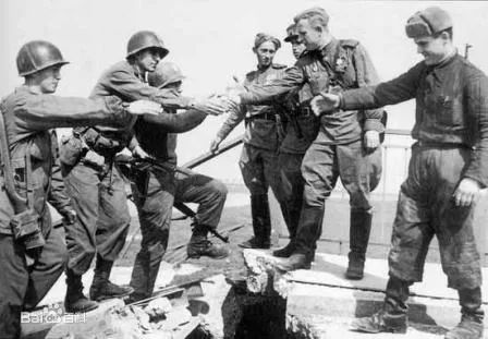 ​普京和特朗普联合纪念“易北河会师”,美俄关系会否出现重大转向？