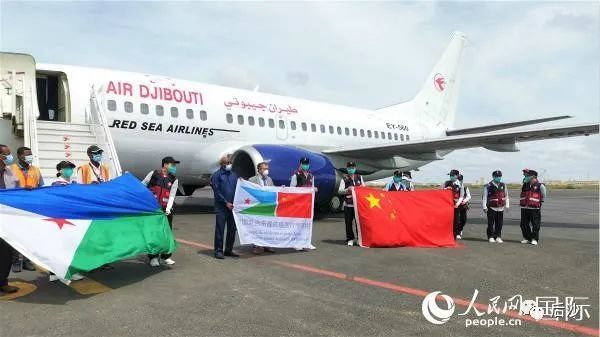 中国医疗队赶到这个非洲小国，美国却在封锁该国基地！