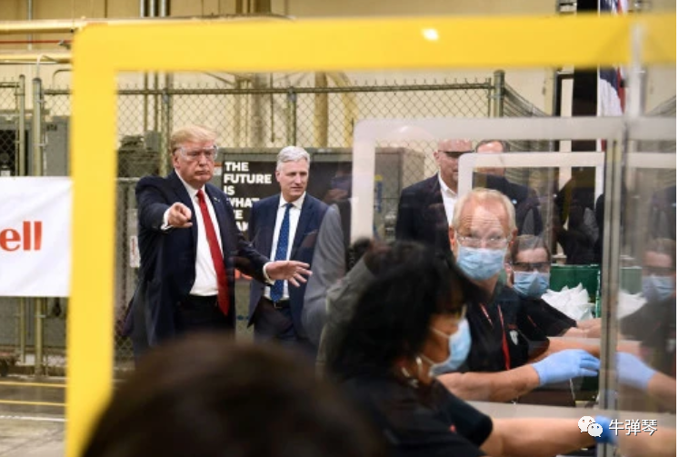 看到特朗普的这张照片，美国人真有点懵！