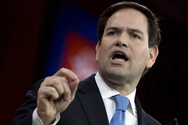 这个70后美国政客靠反华升官了，背后趋势值得警惕！