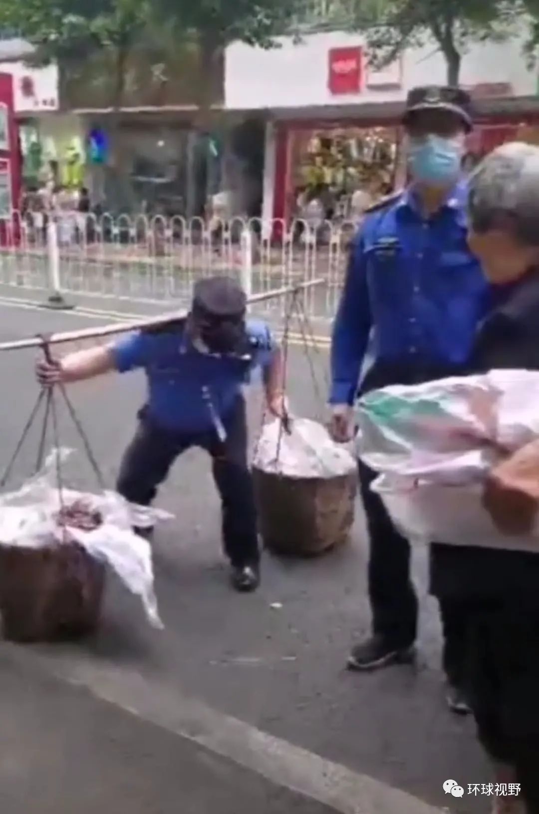 感动！中国出现了一个新变化！（撒向底层的温暖）