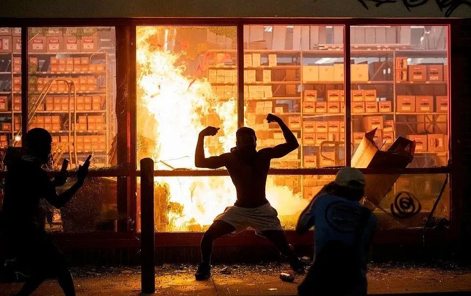 美国黑人暴乱，凭什么要华人来买单？