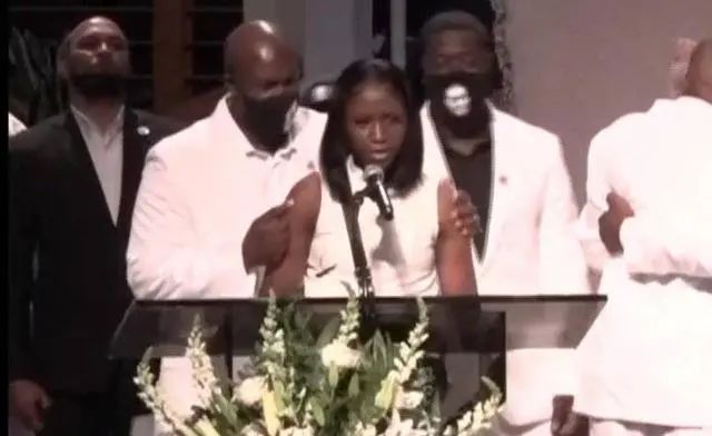 弗洛伊德侄女灵魂之问，震撼人心：美国何时伟大过？