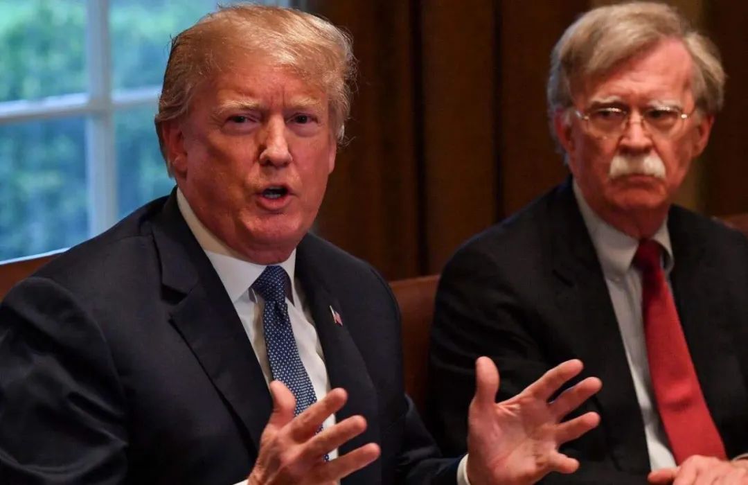 《白宫回忆录》：投向特朗普的一颗“核弹”！