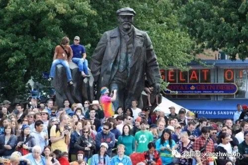 华盛顿倒下了，列宁却站了起来！